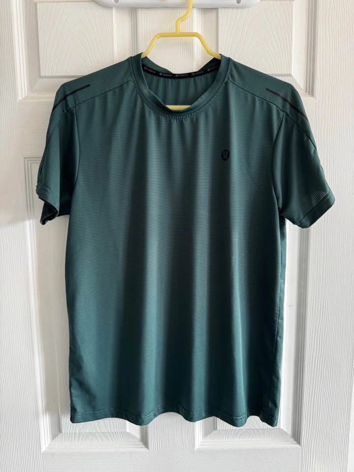 Lulu Workout Training Shirts x3 - Men’s size M - photo 2