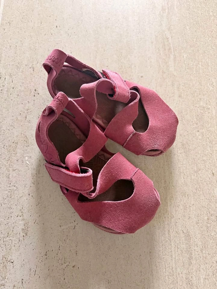 Wildling Feather Plum barefoot sandals Size US6