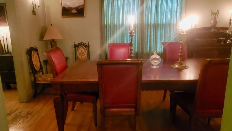 Ethan Allen Solid Wood Dining Table with 6 Chairs - photo 5