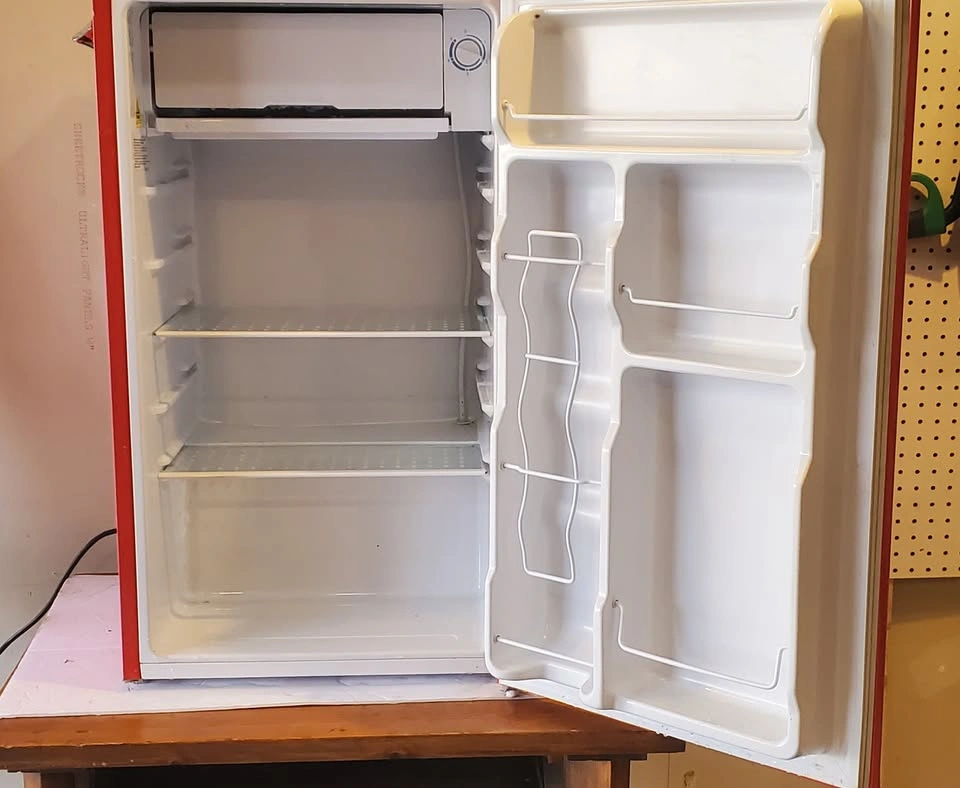 Retro Red RCA 3.2 cuft Mini Fridge w/ Freezer - photo 4
