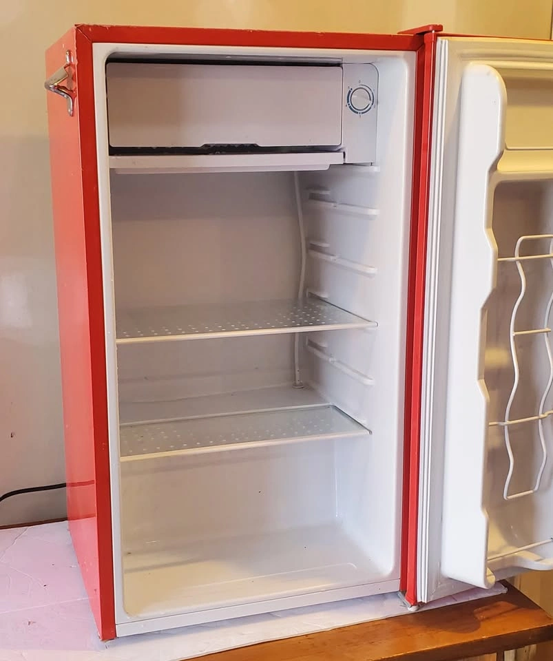 Retro Red RCA 3.2 cuft Mini Fridge w/ Freezer - photo 5