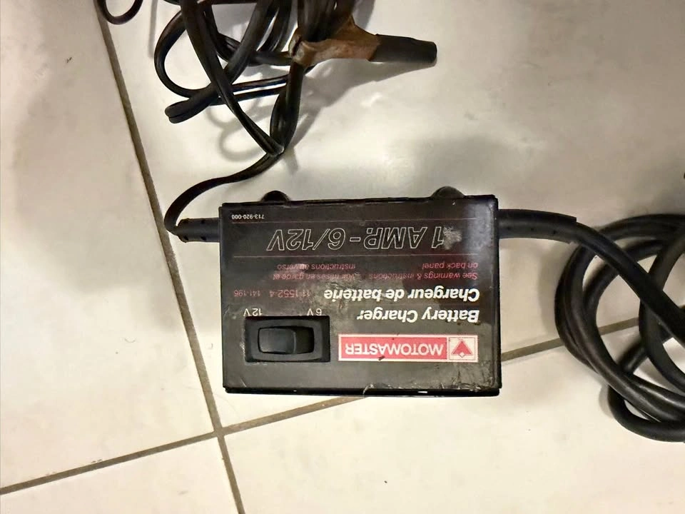 Motomaster 1-Amp 6/12V Battery Charger
