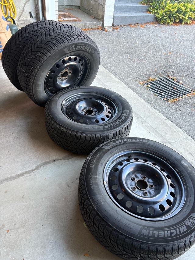 Set of 4 Michelin X Ice Snow SUV Winter Tires - photo 2
