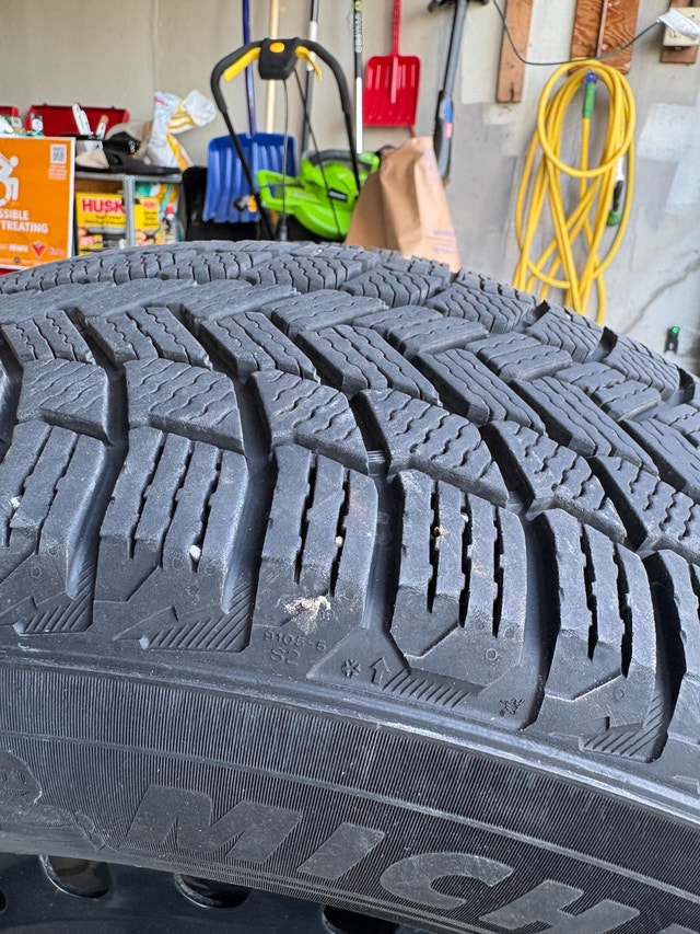 Set of 4 Michelin X Ice Snow SUV Winter Tires - photo 3