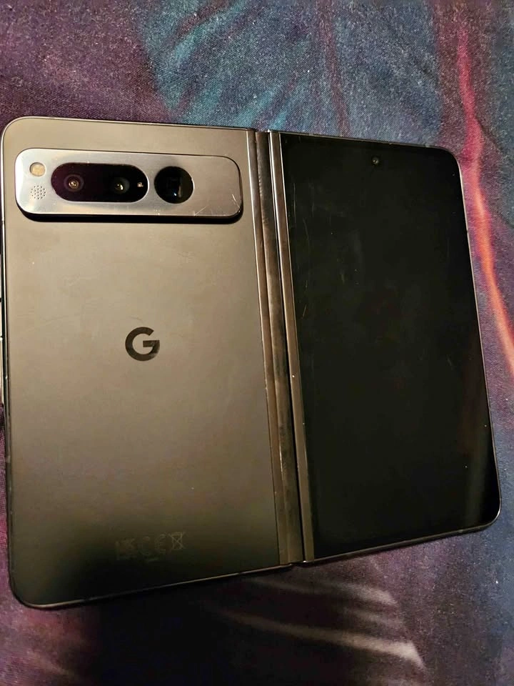 Google Pixel Fold Obsidian