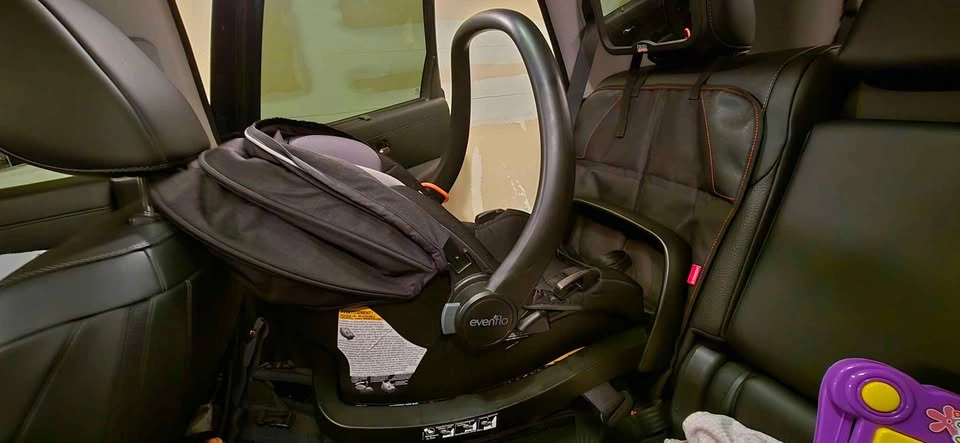 Evenflo LiteMax SafeMax Infant Car Seat - photo 2
