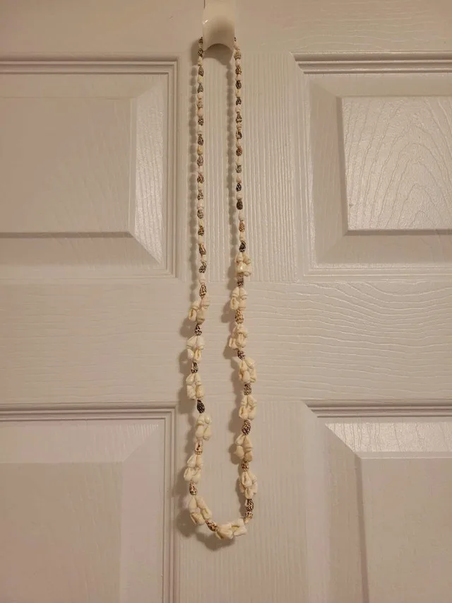 Hawaiian necklace thumbnail