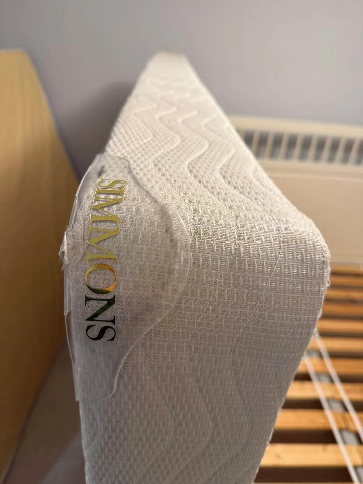 Simmons Queen Size Box Spring – Good Condition - photo 3