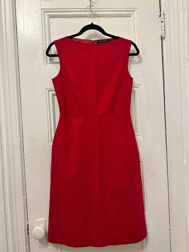 Vintage Elie Tahari Red Wool Sheath Dress. Women’s Size 2.