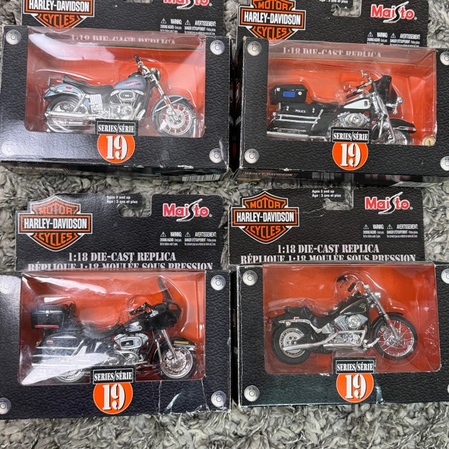Harley-Davidson Maisto Die-Cast Motorcycle Toy Set
