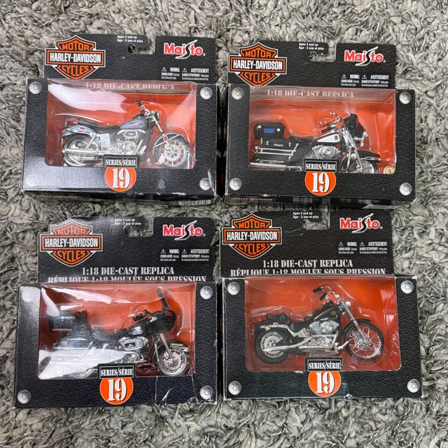 Harley-Davidson Maisto Die-Cast Motorcycle Toy Set - photo 3