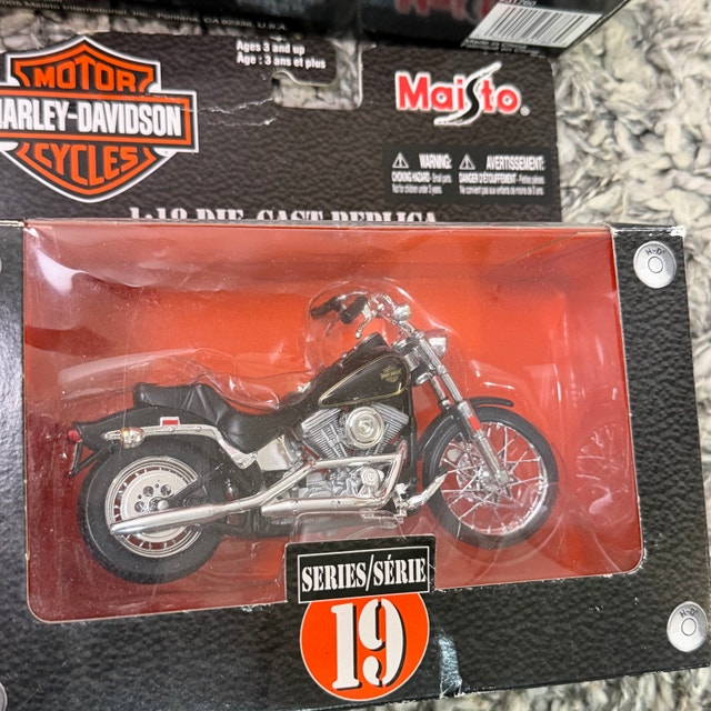 Harley-Davidson Maisto Die-Cast Motorcycle Toy Set - photo 4