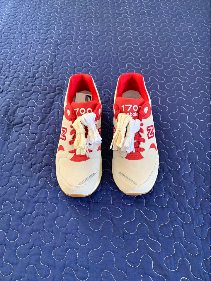 Kith x New Balance 1700 Canada Pack - Toronto Marshmallow