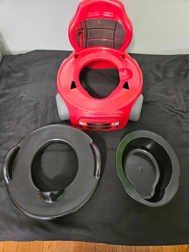 The First Years Training Wheels Racer 2-Stage Potty System image indicator(3)