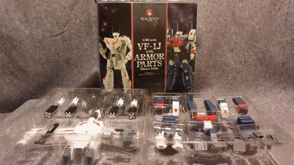 Yamato Macross/ Robotech VF-1J with Armor Parts - photo 2