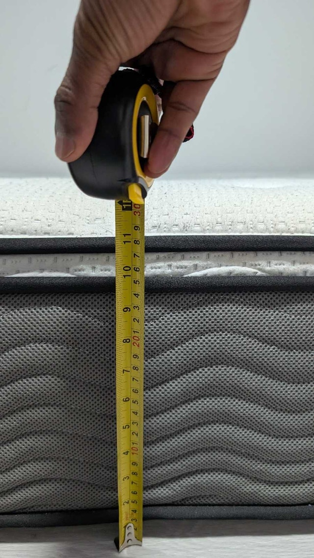 MOVE-OUT SALE: Zinus King Hybrid Mattress - photo 2