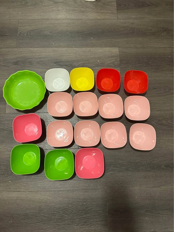 Melamine Bowls Set of 17 Pieces. Pickup in Park Slope. - photo 2