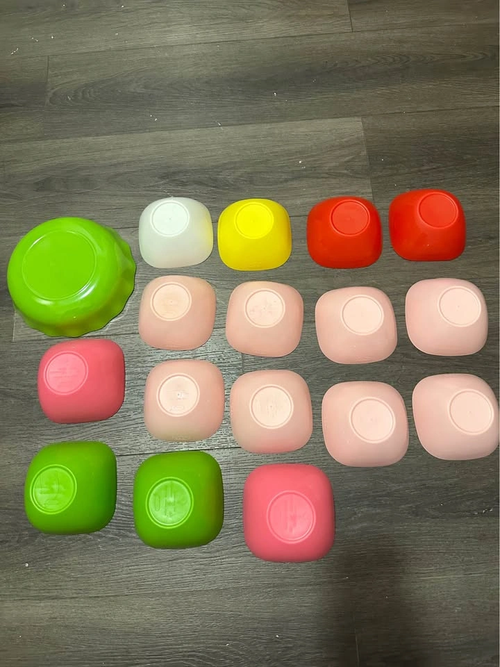 Melamine Bowls Set of 17 Pieces. Pickup in Park Slope. - photo 3