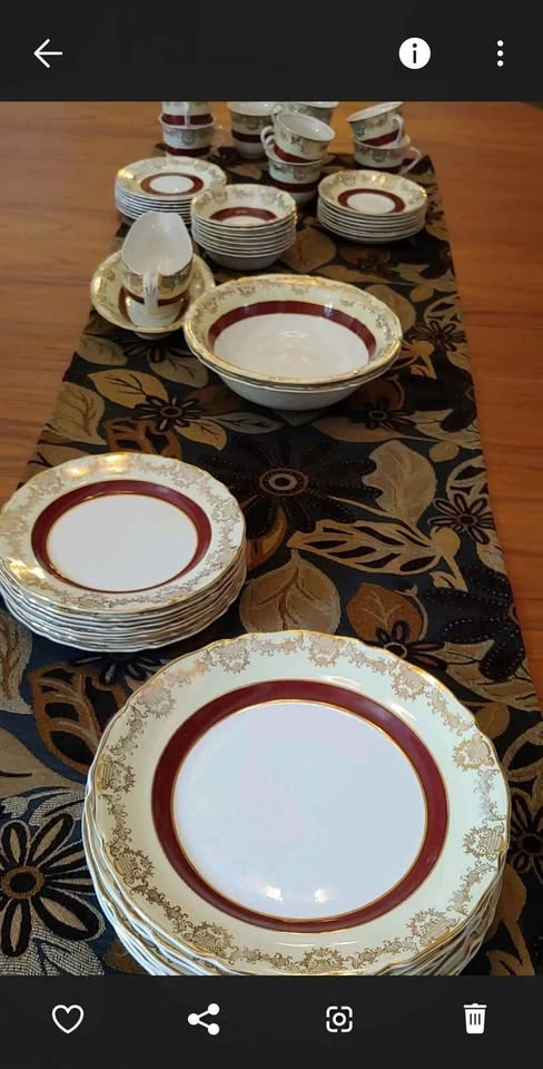 Midwinter Burslem Porcelain 8-Place Dinner Set
