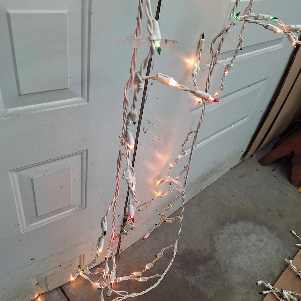 Vintage Icicle Lights with White Wiring - 13 Strings - photo 5