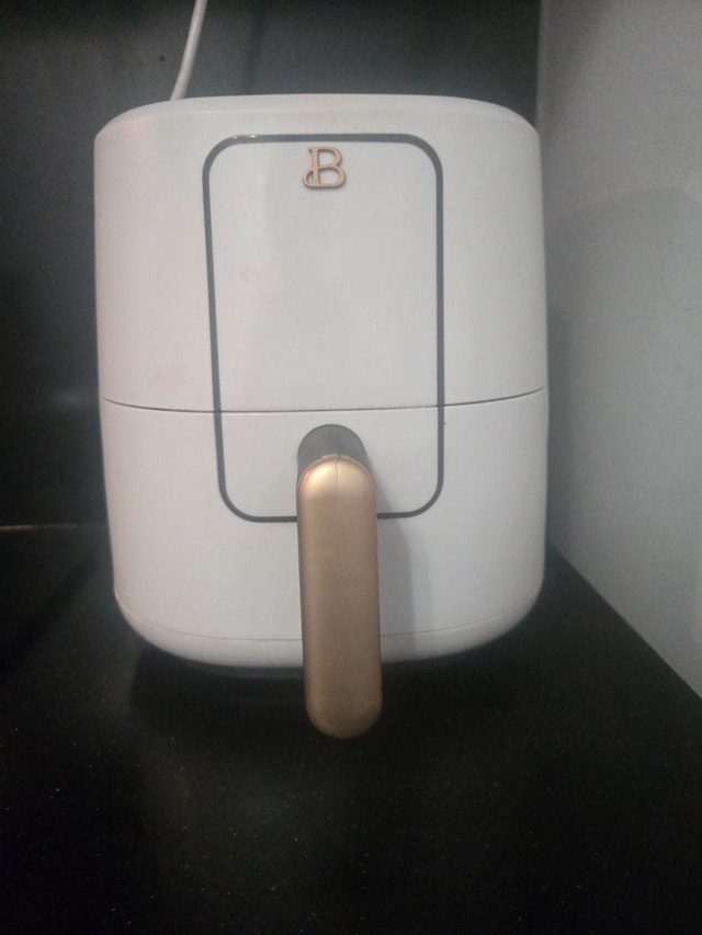 Beautiful Drew Barrymore Air Fryer