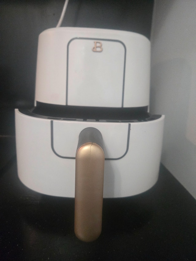 Beautiful Drew Barrymore Air Fryer - photo 2
