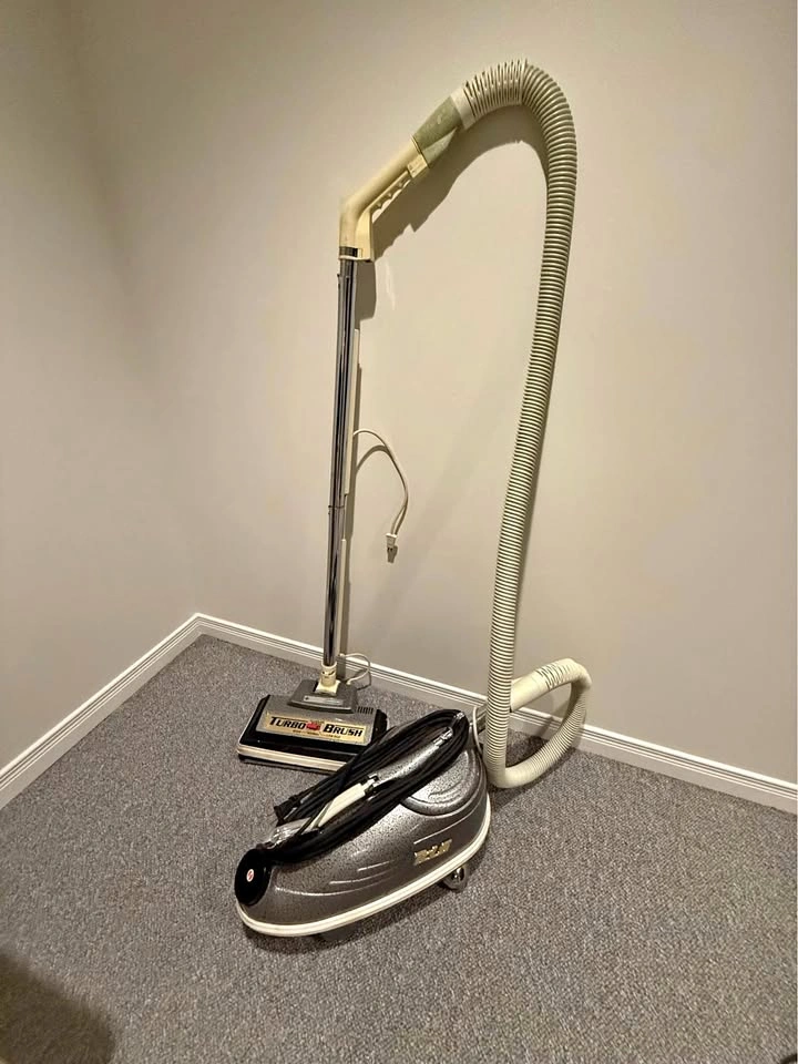 TriStar Canister Vacuum - Model 9232117