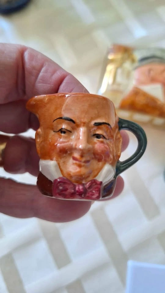 REDUCED * Miniature Toby mugs vintage collectibles - photo 3