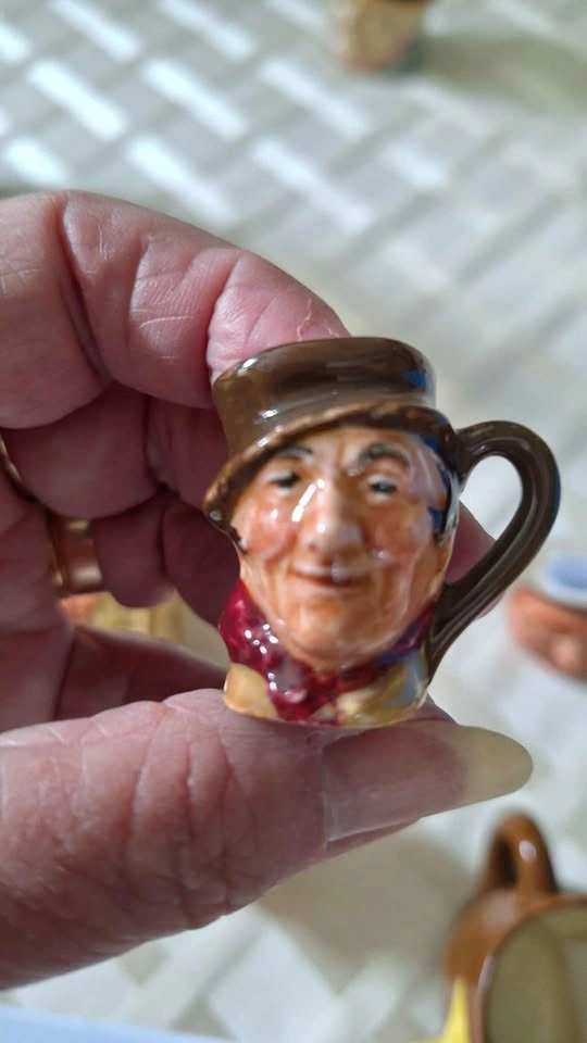 REDUCED * Miniature Toby mugs vintage collectibles - photo 4
