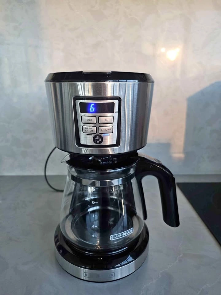 Coffee Maker - PROGRAMMABLE BLACK AND DECKER 12 CUP