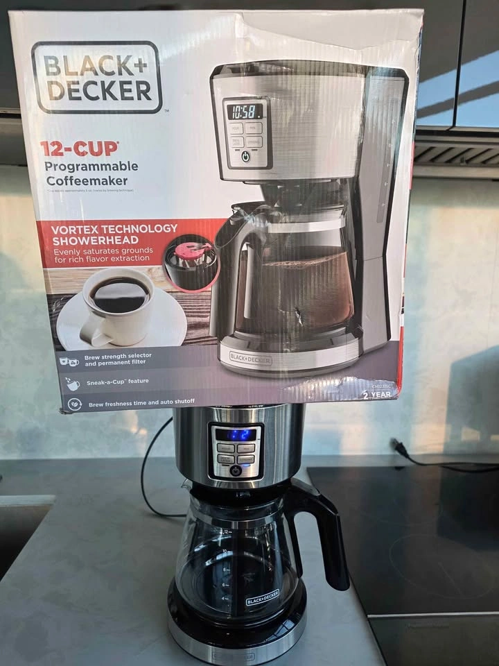 Coffee Maker - PROGRAMMABLE BLACK AND DECKER 12 CUP - photo 2