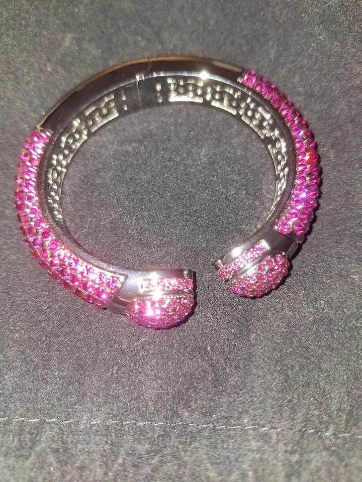 Beautiful pink crystal cuff bracelet - photo 3