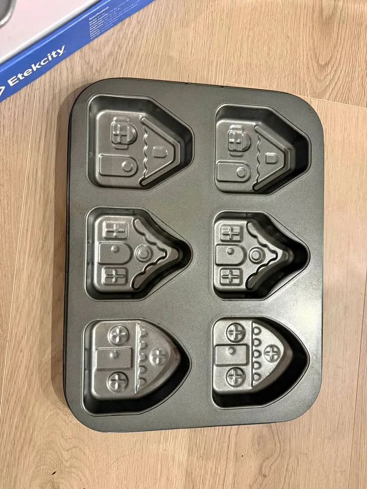 Cookie/muffin trays and cake pans (6 items) thumbnail