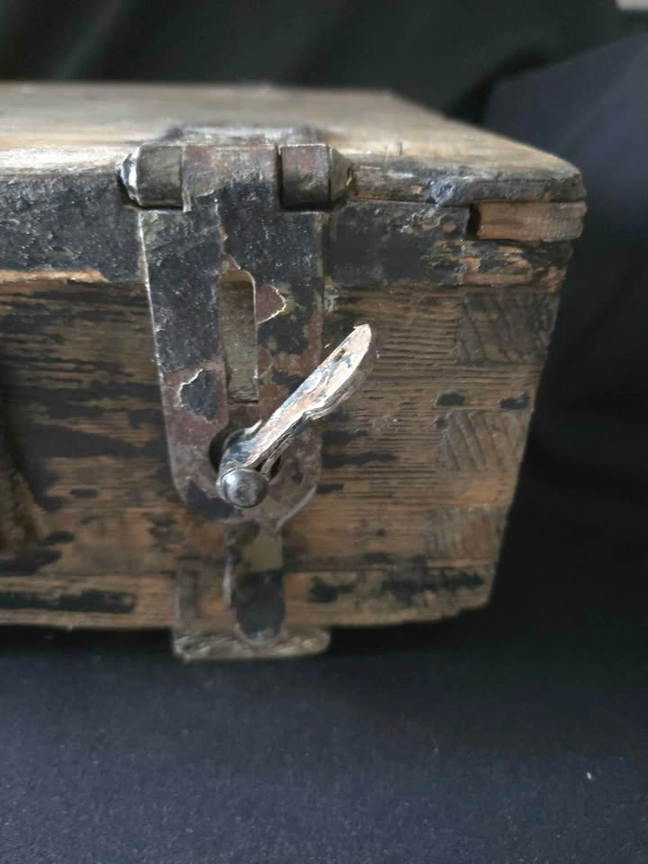 Vintage CFB Marked Wooden Rifle/Ammo Box - photo 2
