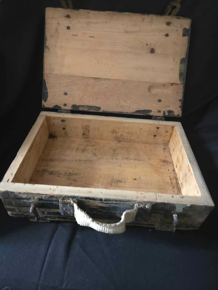 Vintage CFB Marked Wooden Rifle/Ammo Box - photo 4