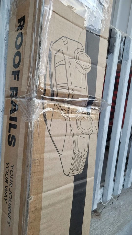 NEW IN BOX LAND ROVER DISCOVERY 5 COMPATIBLE ROOF SIDE RAILS - photo 2
