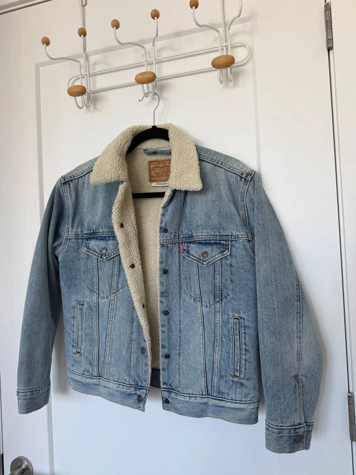 Levi's Sherpa Trucker Jacket — Brand New, Never Worn (Size XS)
