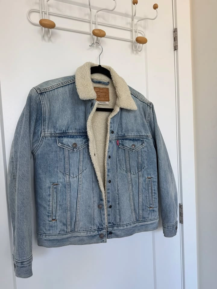 Levi's Sherpa Trucker Jacket — Brand New, Never Worn (Size XS) - photo 2