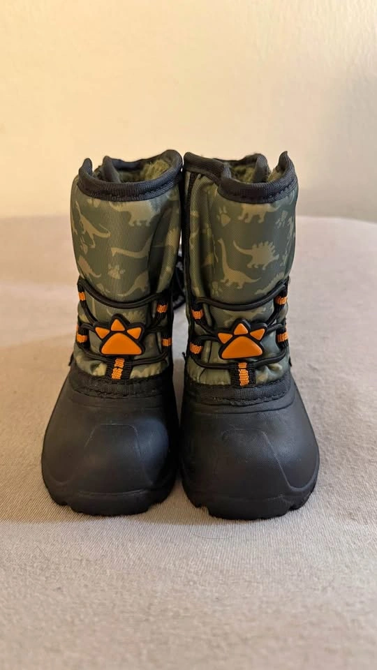 Toddler size 4 boots