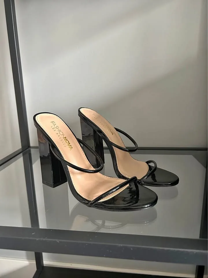 Black Womens Heels - Size 6.5 thumbnail