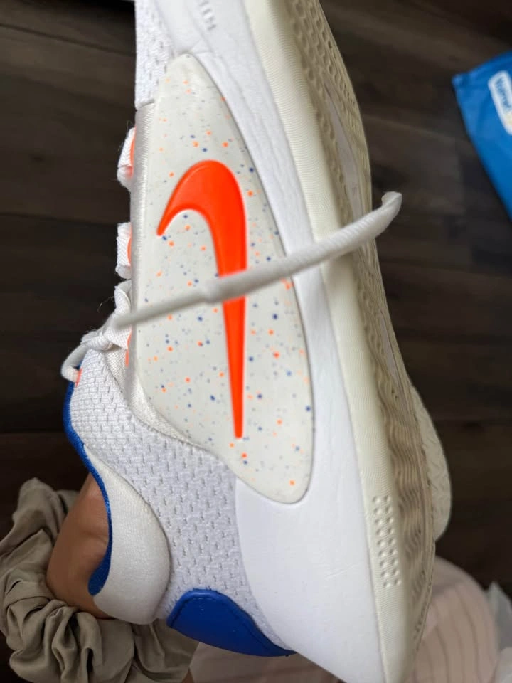 Nike Hyperdunk Size 10.5 - photo 3