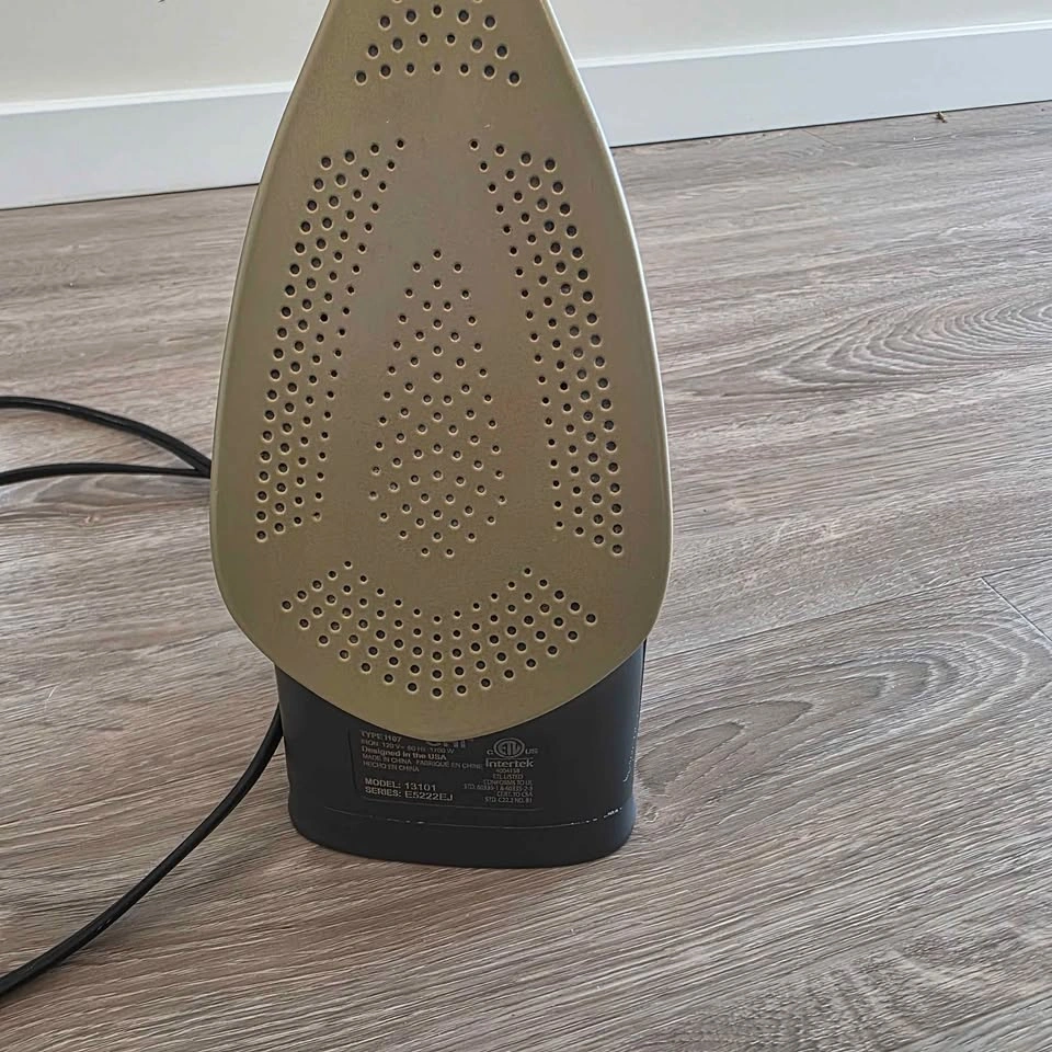 CHI Titanium Ceramic 1700W Steam Iron & Over-the-Door Board - photo 2
