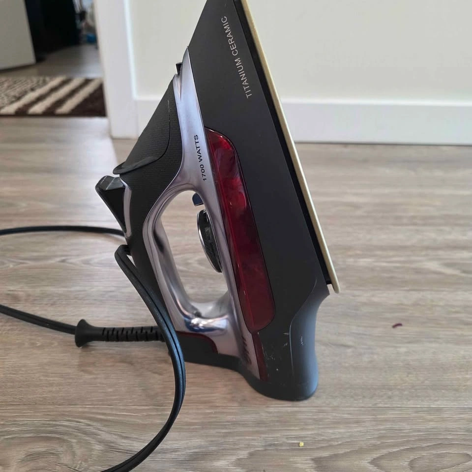 CHI Titanium Ceramic 1700W Steam Iron & Over-the-Door Board - photo 3