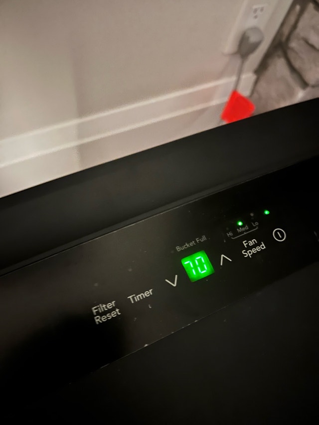FRIGIDAIRE DEHUMIDIFIER – ENERGY STAR PORTABLE BASEMENT HOME - photo 4