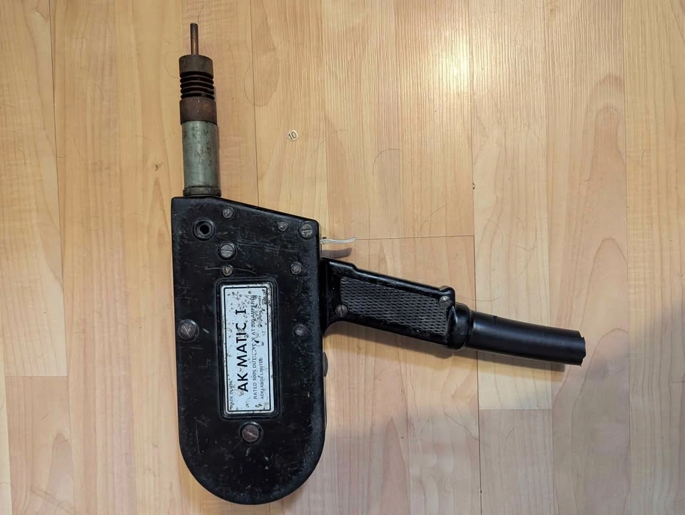 Acklands Limited AK MATIC I Spool Gun - As Is (Collector's item) - photo 2