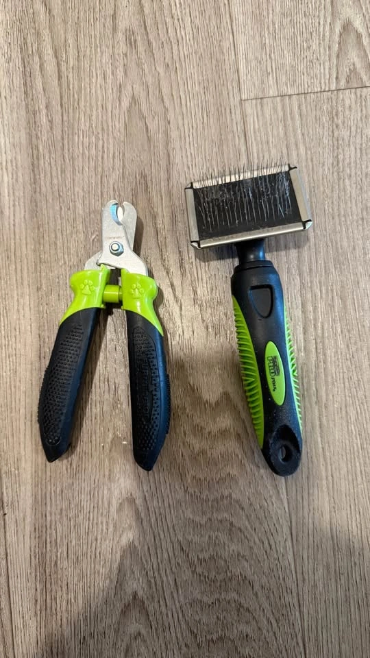 FURminator Nail Clippers and Burgham PRO Plus Slicker Brush - photo 2
