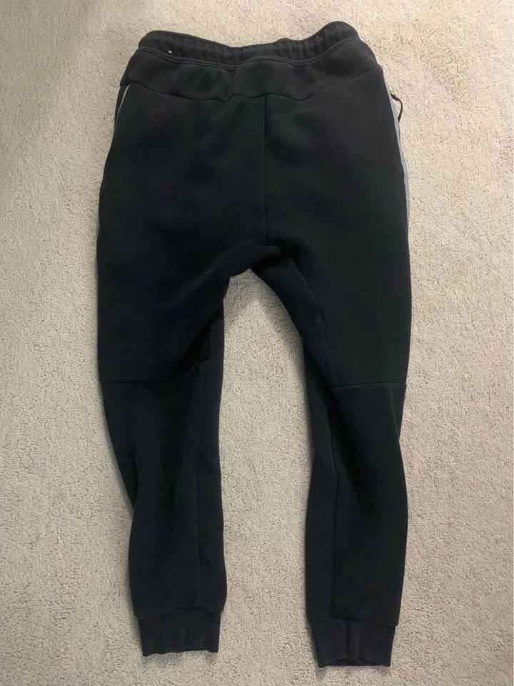 Nike Tech Fleece Joggers men’s medium - photo 2