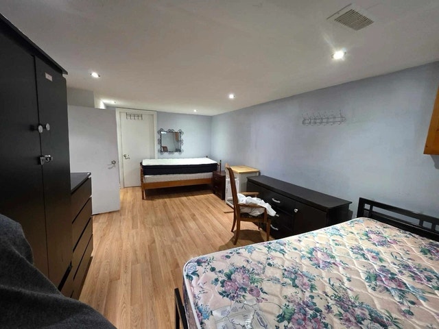 Shared furnished clean room for vegetarian