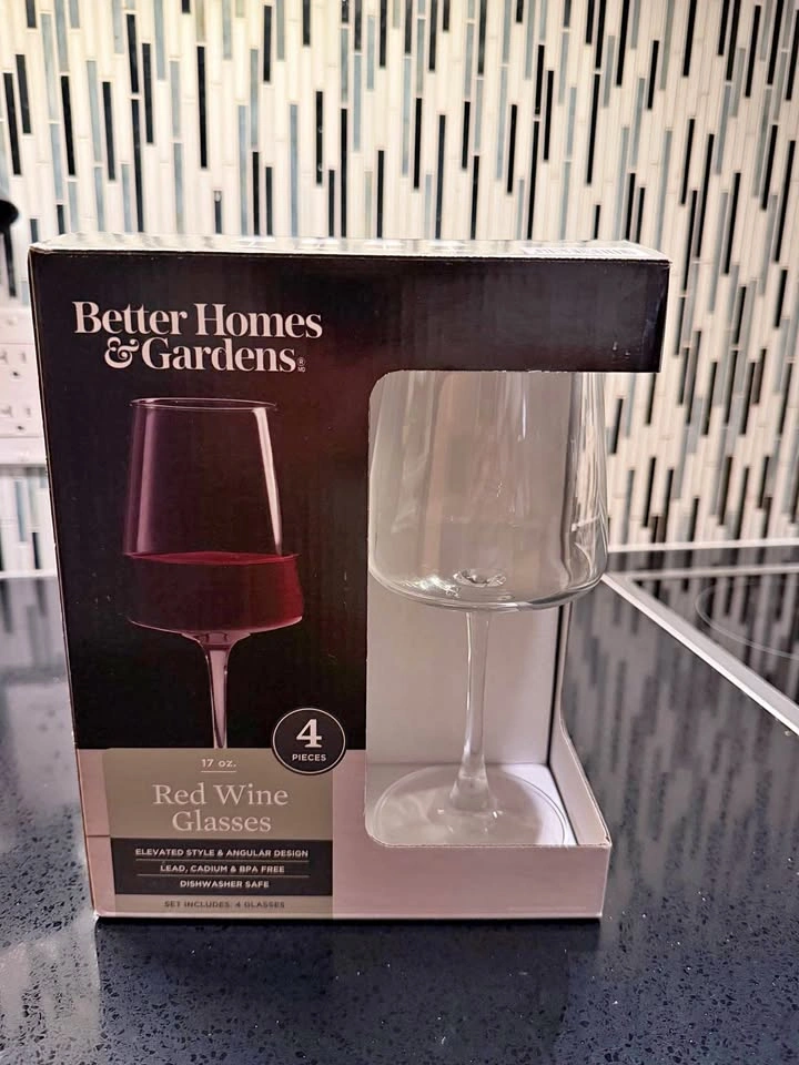 Better Homes & Gardens Wine Glasses – Set of 4