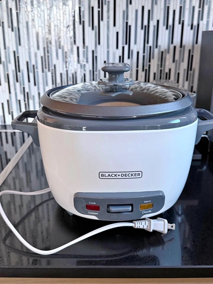 BLACK+DECKER 16-Cup Rice Cooker